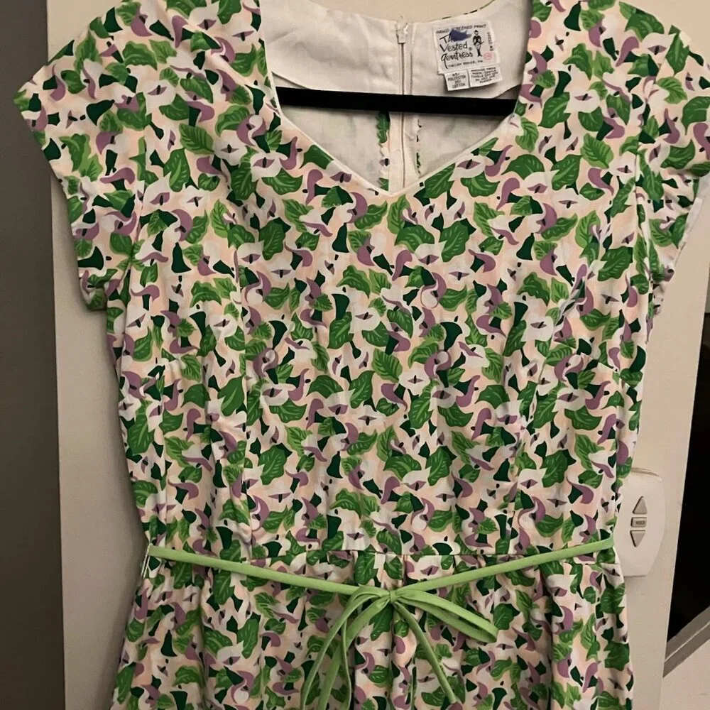 Vested Gentress Abstract Floral - Picture 3 of 9